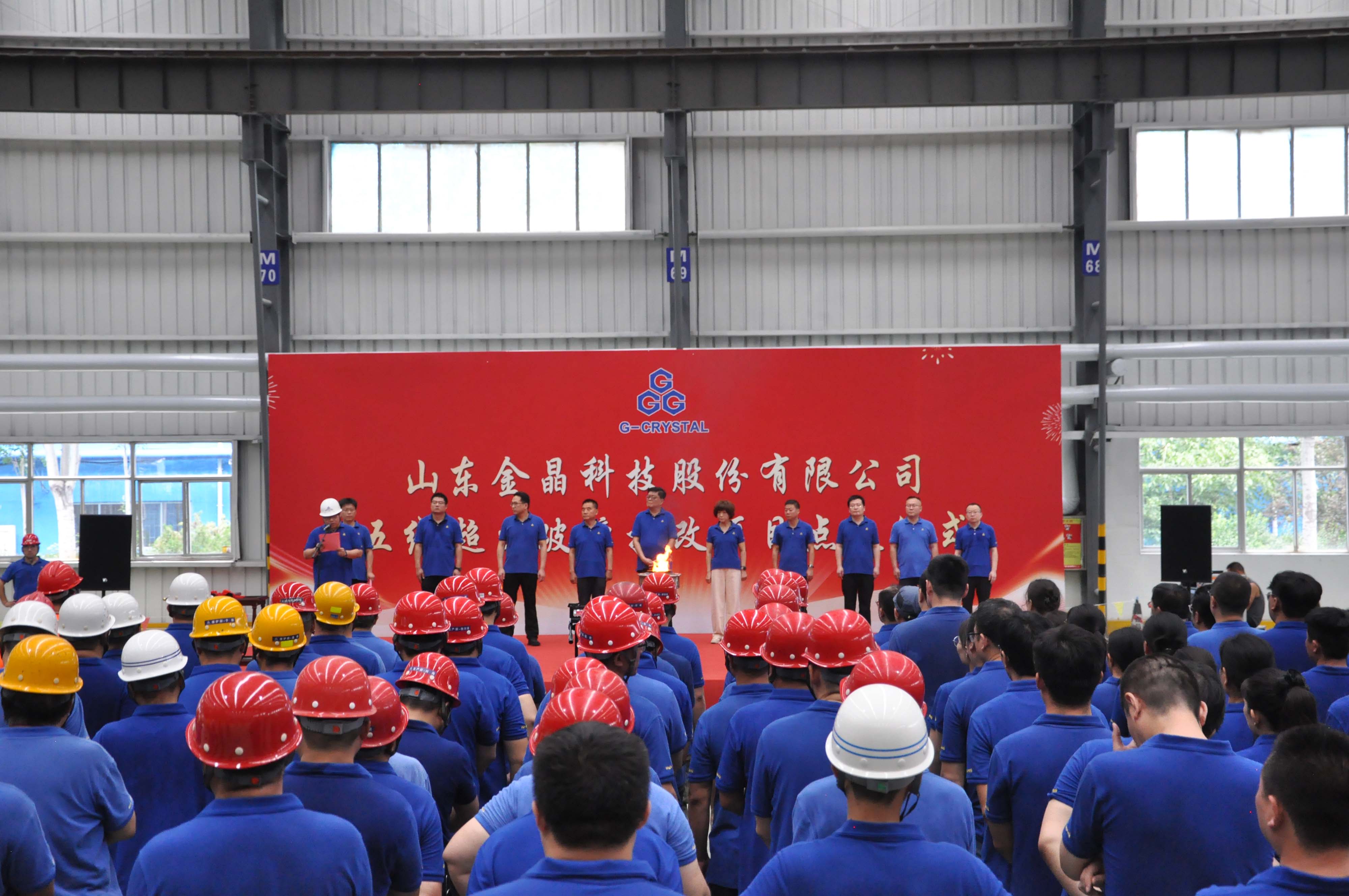 333体育科技5线超白玻璃生产线冷修技改点火