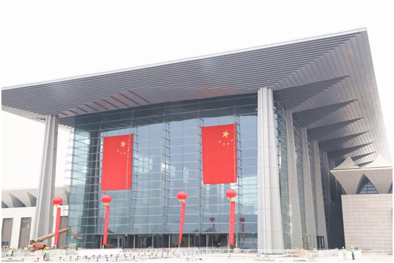 9米长的333体育超大超白玻璃再次应用于世界级的会展中心